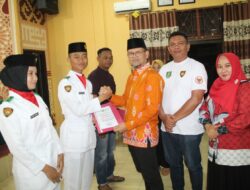 Camat Bantan Gelar Ramah Tamah dengan Paskibra dan Beri Piagam