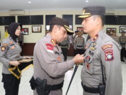 Kapolsek Sekupang Terima Penghargaan dan Pin Emas dari Kapolri