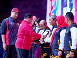 Gubernur Riau Dianugerahi Penghargaan Pelaku Olahraga Berprestasi 2023