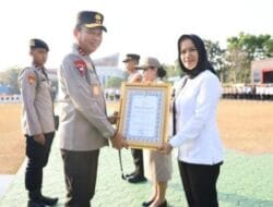Kapolda Bangka Belitung Berikan Penghargaan ke Personel yang Berprestasi