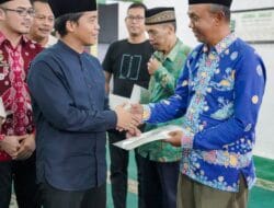 Bagikan Sertifikat Tanah Wakaf di Indramayu, Wamen ATR/Waka BPN: Komitmen Jalankan Amanah Presiden Jokowi