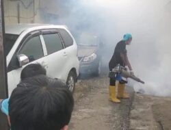 Cegah DBD dan Cikungunya di Musim Pancaroba, Ketua RT di Ogan Baru Lakukan Fogging