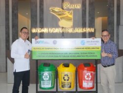 Jasa Raharja Kepri Serahkan 10 Unit Tempat Sampah ke BUP BP Batam