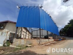 Pembangunan Gudang di Depan Kantor Lurah Sungai Jodoh Diduga Tak Kantongi PBG