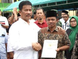Kepala BP Batam Serahkan 1.960 Sertifikat Kampung Tua Tanjungsengkuang