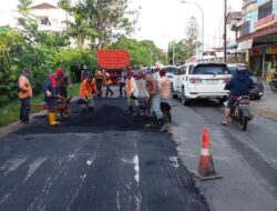 Gerak Cepat, Pemko Batam Perbaiki Sejumlah Titik Jalan Berlubang