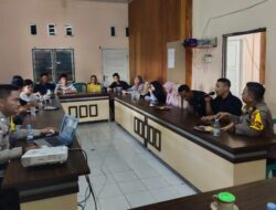 Kapolsek Bengkalis Datangi Kantor Desa Pangkalan Batang, Ternyata Ini Yang Dilakukan