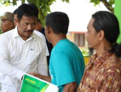 Muhammad Rudi Serahkan 1.004 Kartu BPJS Ketenagakerjaan untuk Nelayan
