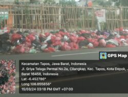 Jorok! Tumpukan Sampah Berserakan di Jalan Raya Bogor-Depok