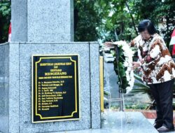 Menteri Siti Nurbaya Letakkan Karangan Bunga dan Berdoa untuk Pahlawan Rimbawan