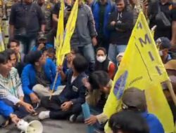 Oknum Petugas Diduga Pukul Mahasiswa saat Aksi Unjuk Rasa di Kantor Pemkot Tangerang