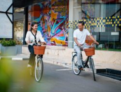 Olahraga Sore Keliling Harbour Bay dengan Sepeda Santai di Yello Hotel Harbour Bay Batam