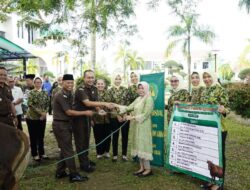 Kajati Kepri Serahkan Hewan Kurban ke Panitia Masjid Shafwan
