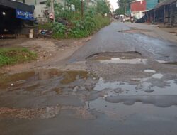 Rusak Menahun, Jalan Kampung Durian Bengkong Tak Kunjung Diperbaiki