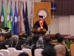 Jaksa Agung Ulas Orasi Ilmiah Pengukuhan Profesor Kehormatan Bambang Sugeng Rukmono di UNS