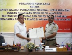 Kajati Teguh Subroto dan Kakanwil BPN Kepri Teken MoU Sinergitas Tugas dan Fungsi