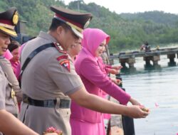 Polres Buol Gelar Upacara Tabur Bunga di Perairan Laut Leok
