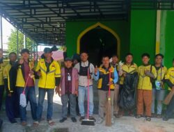 Gerakan Peduli Masjid, Belasan Driver Maxim di Tanjungpinang Lakukan Kegiatan Bersih-Bersih