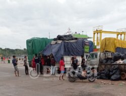 Petugas Bea Cukai Pelabuhan Roro Telaga Punggur Loloskan Buah Impor Keluar Batam, Ada Kongkalikong Kah?