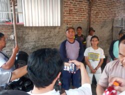 Dicky Pawang Cs Bantu Kesulitan Warga Desa Mengori yang Rumahnya Roboh