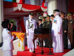 Marlin Agustina Pimpin Upacara Penurunan Bendera HUT RI di Gedung Daerah