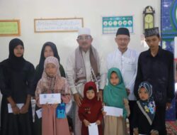 Bupati Tanjab Barat Berikan Bantuan untuk Masjid dan Anak Yatim di Pengabuan