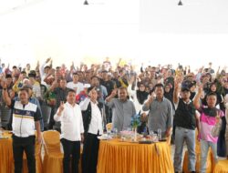 Ribuan Warga Pulau Buru Antusias Sambut Kehadiran Muhammad Rudi-Aunur Rafiq