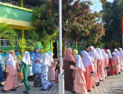 Tradisi Bersalaman MIN 2 Karimun: Pendidikan Membentuk Karakter Siswa