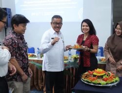 Komitmen Fasilitasi TSP Secara Berkelanjutan, Jefridin Saksikan Pembagunan Digital Library di SMPN 53 Batam