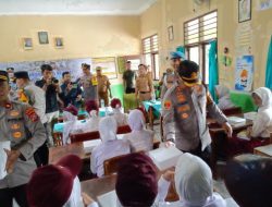 Gandeng Wartawan, Kapolres Serang Bagikan Ratusan Makanan Sehat Gratis