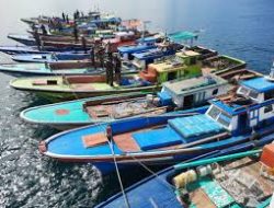 Nelayan Riau Terima Bantuan Ratusan Kapal dan Alat Tangkap