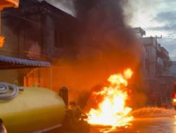 Kios Minyak di Karimun Terbakar, Warga Panik dan Petugas Damkar Terluka
