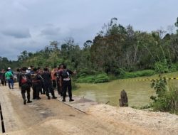 Truk PT NWR Terjun ke Sungai Segati Pelalawan, Empat Orang Tewas dan Belasan Masih Hilang