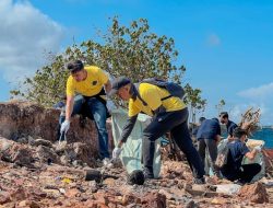 HARRIS Barelang Batam dan YELLO Hotel Harbour Bay Berkontribusi dalam Aksi Bersih-Bersih HPSN 2025 di Pantai Tanjung