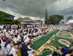 Ribuan Warga Padati Lampung Bersholawat dalam Peringatan Nuzulul Quran dan HUT ke-61 Provinsi Lampung