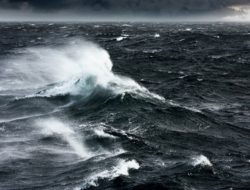 Angin Kencang dan Gelombang Tinggi Berpotensi Melanda Perairan Natuna, Nelayan Diimbau Berhati-Hati