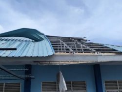 Atap Sekolah Terbang dan Ruko Rusak, Puting Beliung Mengguncang Batam
