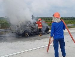 Mobil Pajero Sport Hangus Terbakar di Tol Pekanbaru-Bangkinang, Pengemudi Selamat