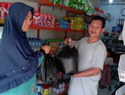 Menjelang Idulfitri, Guru MTsS Miftahunnajah Terima THR dari Usaha Kantin Sekolah