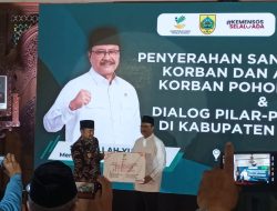 Mensos Gus Ipul Datangi Pemalang, Serahkan Santunan untuk Korban Pohon Tumbang
