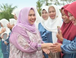 Bupati Kasmarni Berbaur Langsung Dengan Masyarakat Saat Safari Ramadan di Bukit Batu