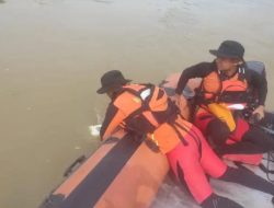 Terpeleset di Sungai Kampar, Lansia 71 Tahun Hilang Terseret Arus