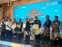 Wako Alfin Terima Penghargaan Pelestarian Bahasa dan Budaya Lokal