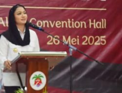 Annisa Resmikan Kampung Inggris Alinia Dharmasraya