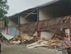 Kanopi Ruko Berusia Tiga Dekade di Batam Runtuh, Satu Tewas dan Enam Motor Rusak