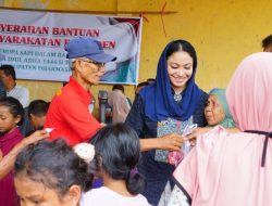 Bentuk Nyata Kehadiran Negara bagi Masyarakat di Daerah, Annisa Bagikan Daging Kurban dari Presiden Prabowo
