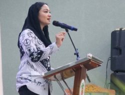 Pertama di Sumbar, Bupati Annisa Dianugerahi Gelar Bunda Guru