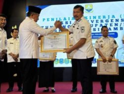 Bupati Kerinci Raih Penghargaan Kategori Inspiratif Pelaksanaan 8 Aksi Konvergensi Stunting 2025