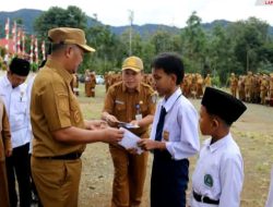 Bupati Kerinci Serahkan Bantuan Program Kerinci Cerdas untuk 360 Pelajar Yatim, Piatu, dan Terlantar