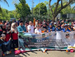 Amsakar dan Li Claudia Salurkan 1.500 Paket Sembako untuk Petugas Kebersihan